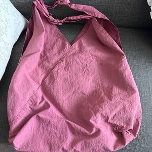 Lululemon tote rose color